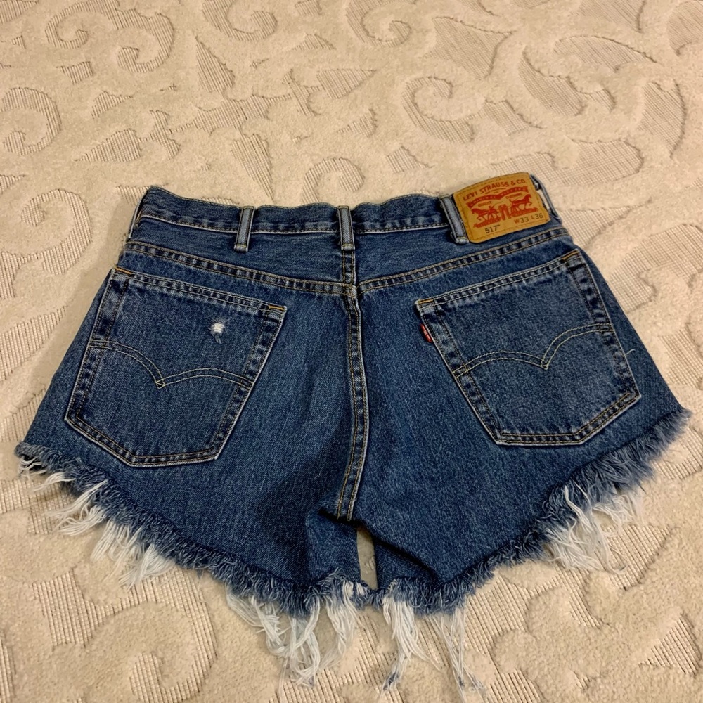 Levi’s Distressed Cut-off Shorts